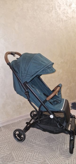 Продам прогулочную коляску Tomix Luna Lux