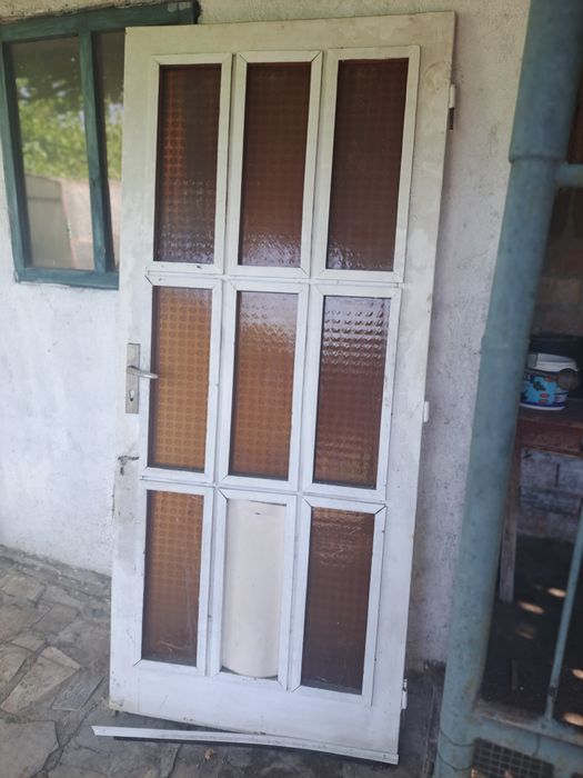 Дървени врати от панелен апартамент