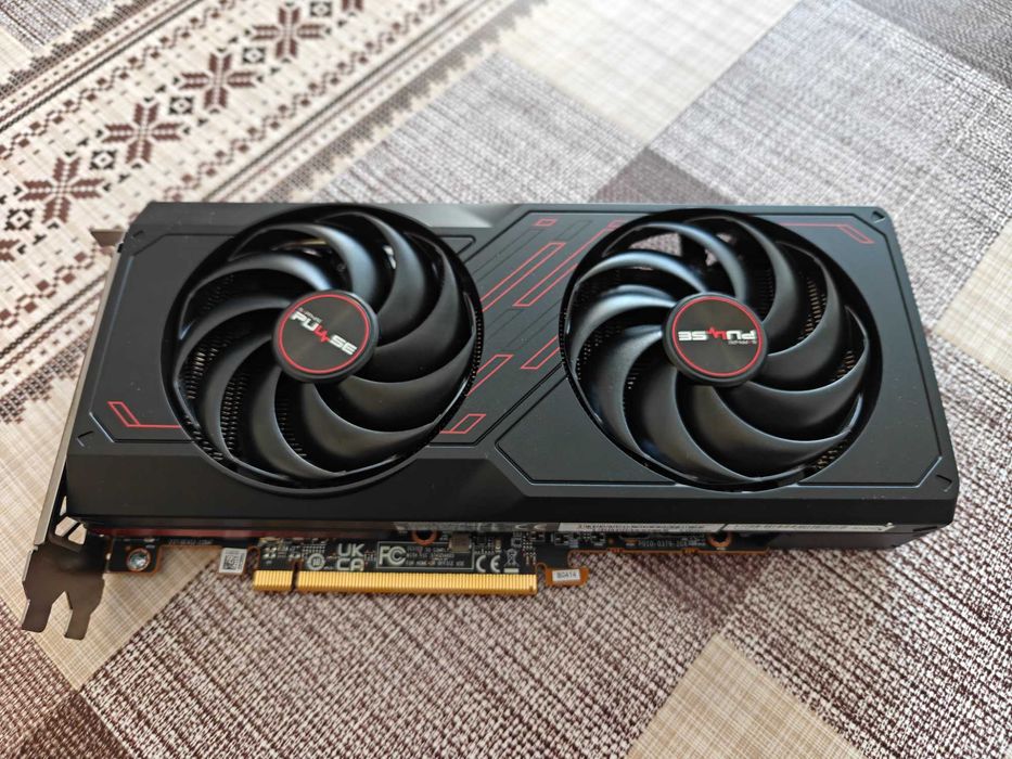 Видеокарта Sapphire Radeon RX 7600 Pulse 8GB