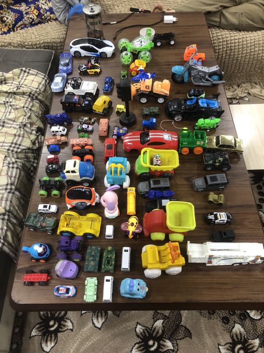 Игрушки машинки разные