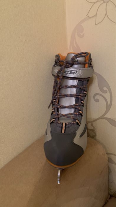 Продам коньки фигурные