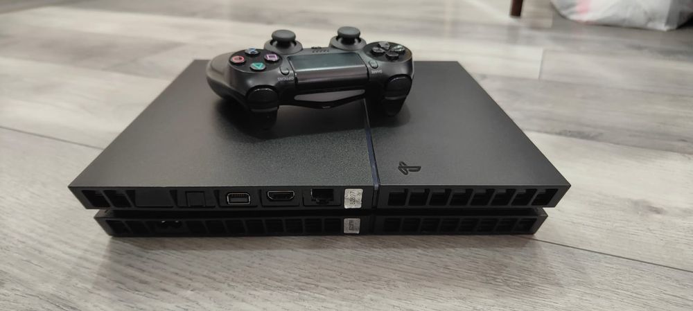 Consola Ps4 1Tb + controller + mentenanță