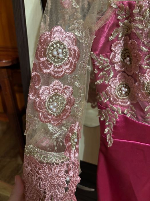 Rochie cu flori 3D roz cu crem