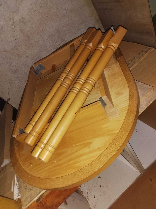 Продавам дървени холни маси