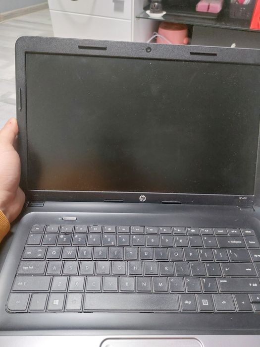 Vand laptop HP model rt3290-c2 pentru piese ecran,încărcător