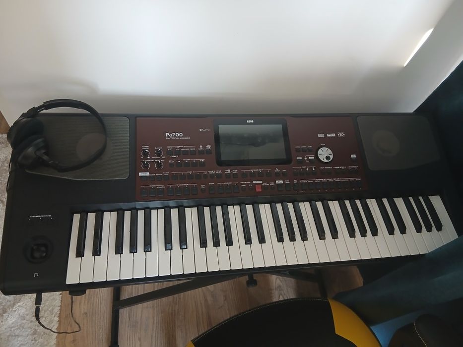 Vand Korg PA700 impecabila