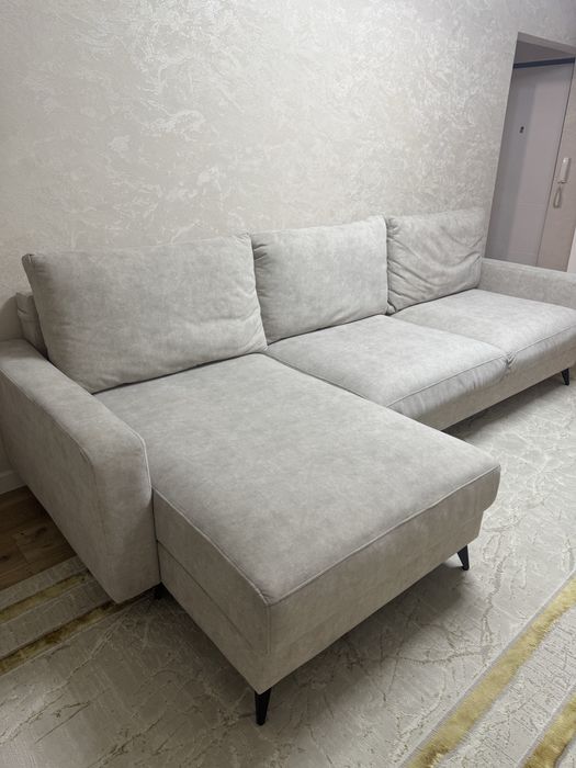 Продам диван в зал