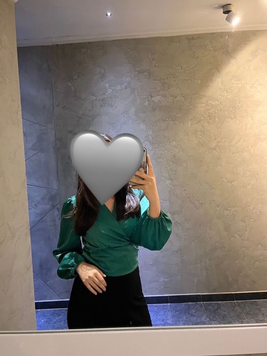 Блузка зелёная вечерняя б/у