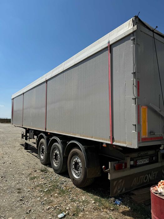 Semiremorca  Benalu an fab 2005