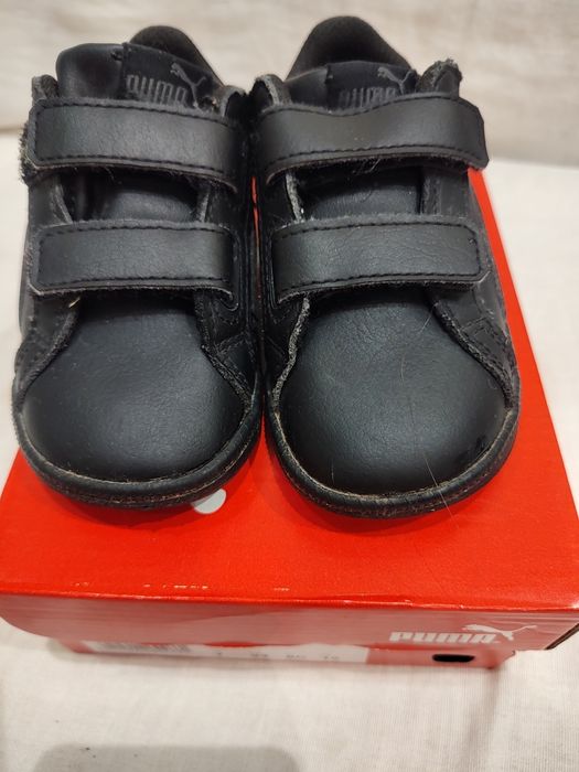 Vând adidași Puma mărimea 24.