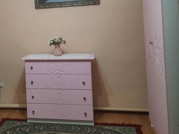 Мебель розовый (3 кровать с тумбочкой, шкаф, одна большая тумбочка)