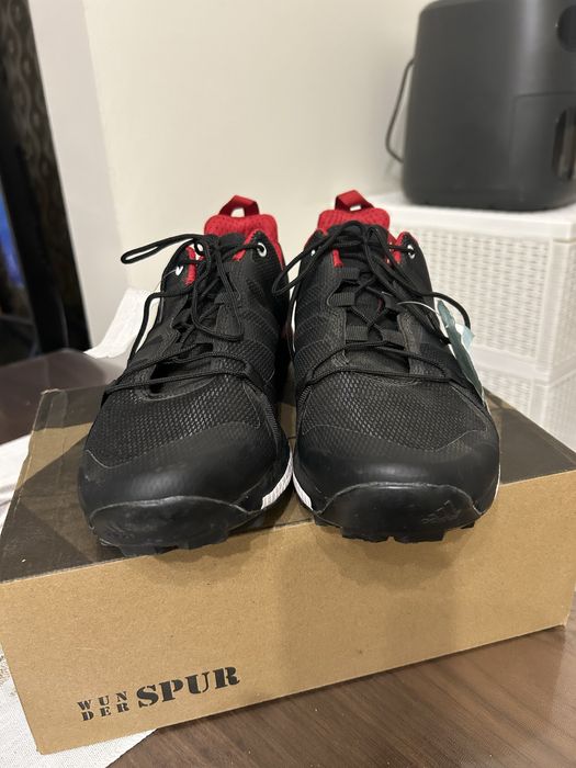 Новые кроссовки ADiDAS  41 размер