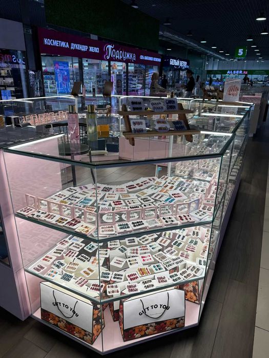 Витрина Островок 12m2 срочно !!!