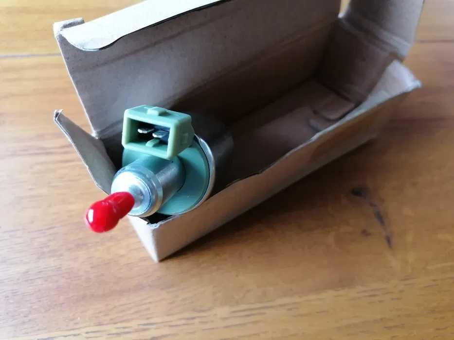 Pompa la 12V 24Vmotorina pt sirocou incalzitor Diesel webasto  5- 8 KW