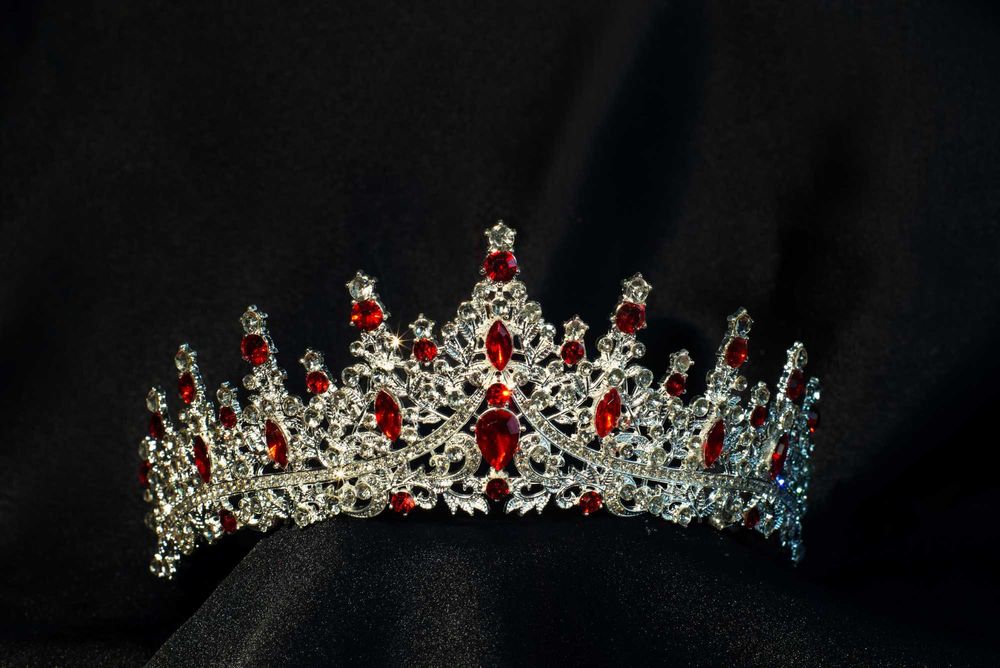 Диадема, корона с красными кристаллами. Доставка включена.