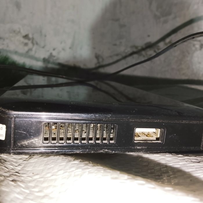 "Turon TV" deb yozilgan, raqamli televizor dekoderi