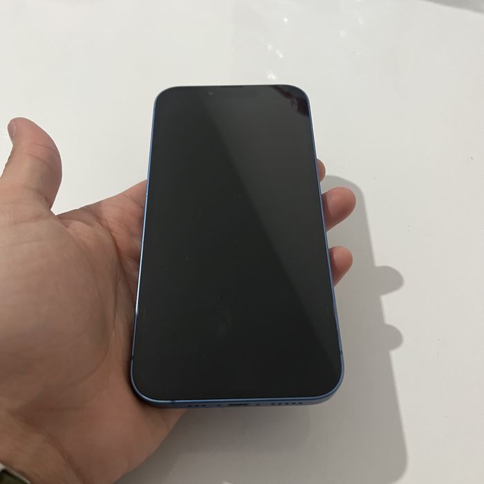 Продаю Iphone 13