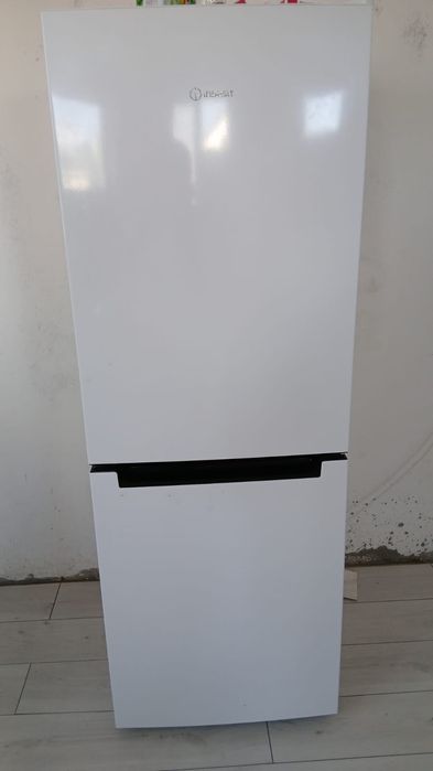 Холодильник новый indesit