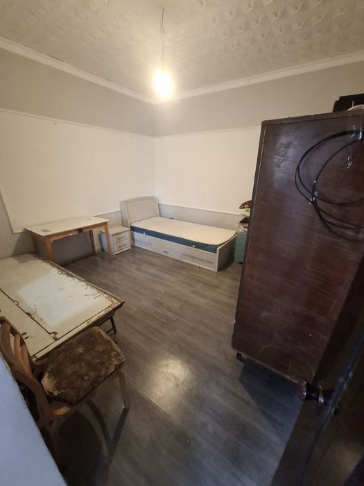 Чирчик Шахрида  3  Хонали Ховли Троицкийда жойлашган 18-мактаб якин Ои