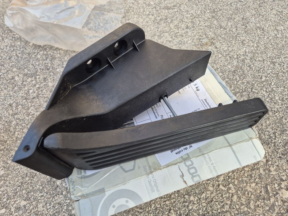 Потенциометър газ за Mercedes-Benz GLE GLC GLK C E class GL ML  А204 300 01 00 Мерцедес