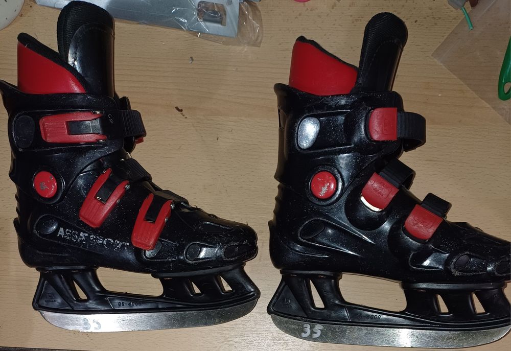 Vând patine marimea 35