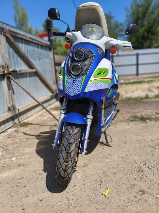 Vând scuter First Bike