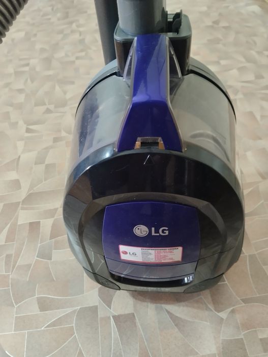 пылесос LG, рабочем состоянии.