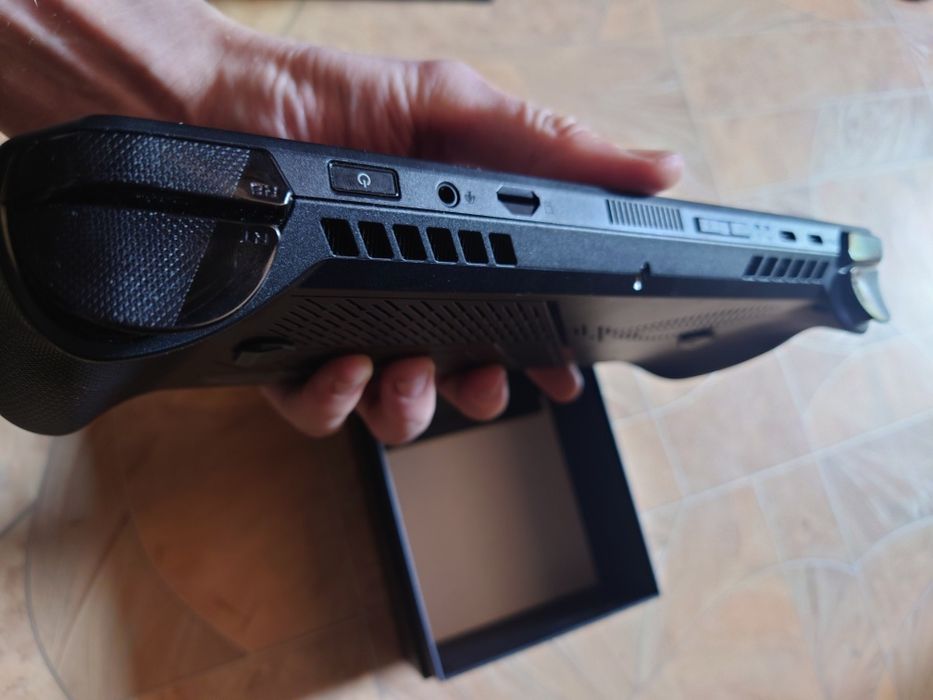 Хочу продать приставку Asus rog ally X