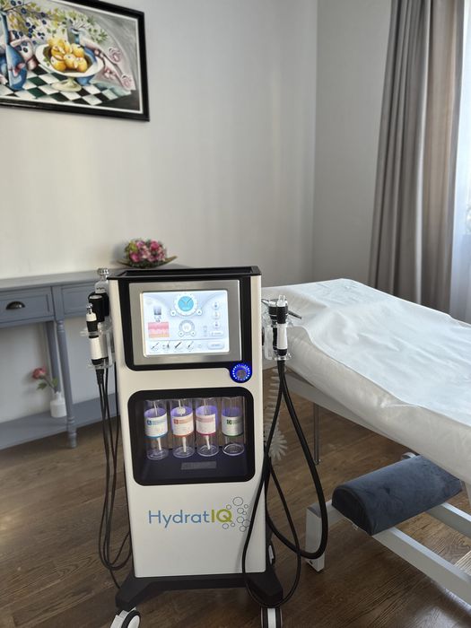 HidratiQ combina faciala cu AquaPeel
