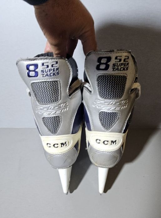 Patine 2059 hochei hockey CCM   marime   43 ( 28,5   cm lungime interioara).