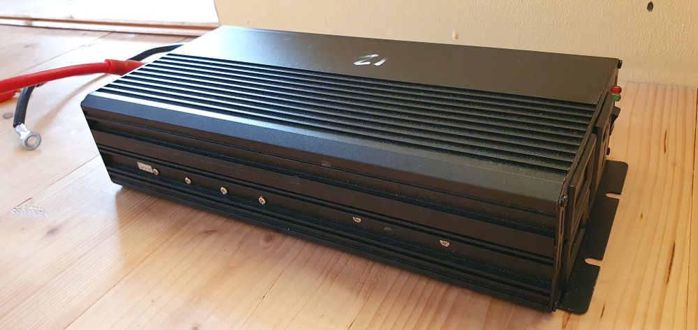 Инвертор 4000w пълна синусуида от 12v на 220v за кемпер каравана