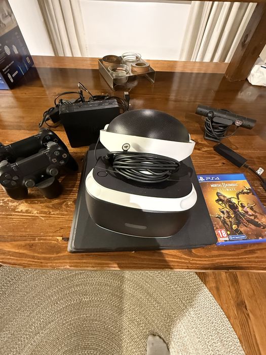 PS4 slim + PS VR + 2  DualShock controllers + camera