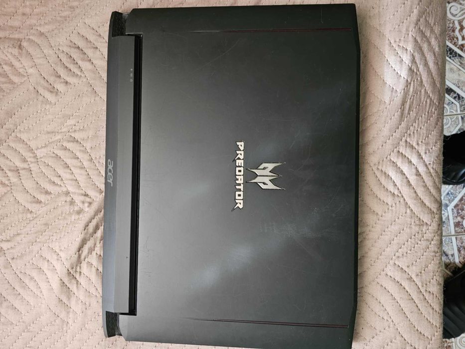 Predator  17.3 / 75hz /  gtx 980 8gb