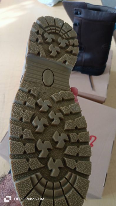 Vând bocanci militari combat