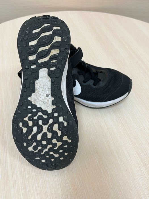 Детски маратонки NIKE REVOLUTION 6