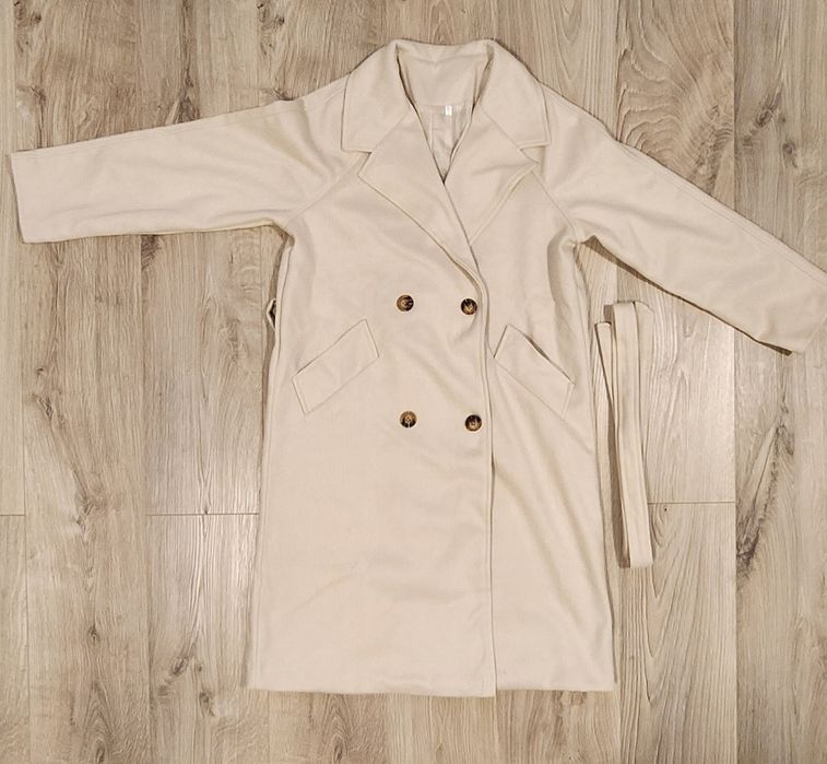 Palton crem  iarna - mărimea S