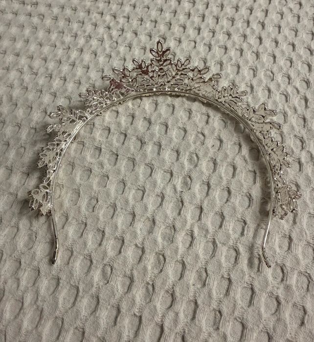 Vând diadema glamadea