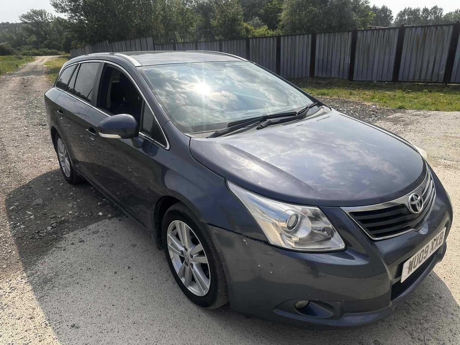 Продава се на части  Toyota Avensis T27 2.0 D4D 2010 г