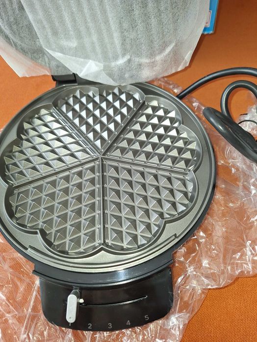 Aparat pentru 5 vafe / gofre , putere 1200W, strat antiaderent