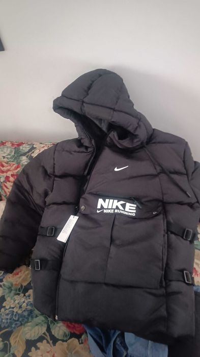 Продавам зимно яке Найк