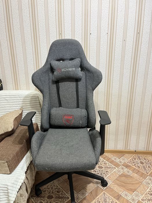 Игровое компьютерное кресло
