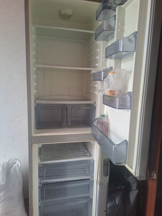 Продам холодильник 5000