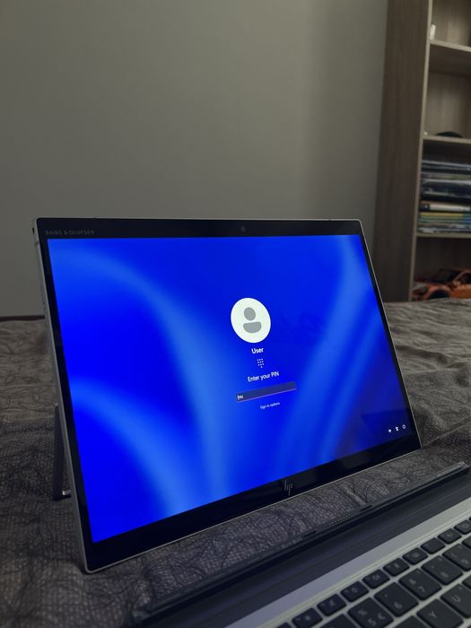 Tableta/Laptop HP Elite x2 G8 16gb ram 240 ssd Bang Olufsen