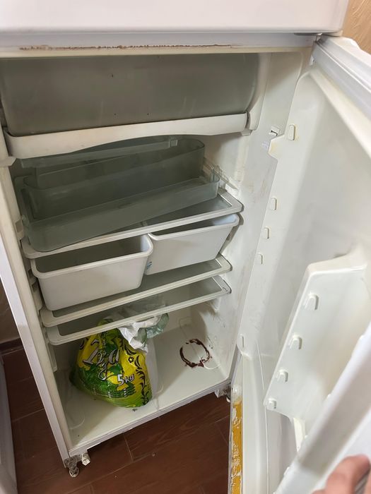 Холодильник нерабочий продам