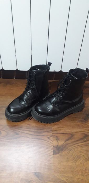 Продавам боти и ботуши