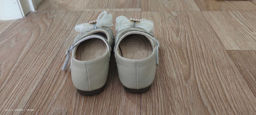 Продам детские туфли для девочек