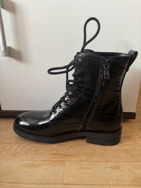 Moschino Оригинални Нови Боти