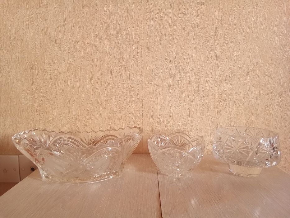 Хрустальная посуда  (цена договорная).