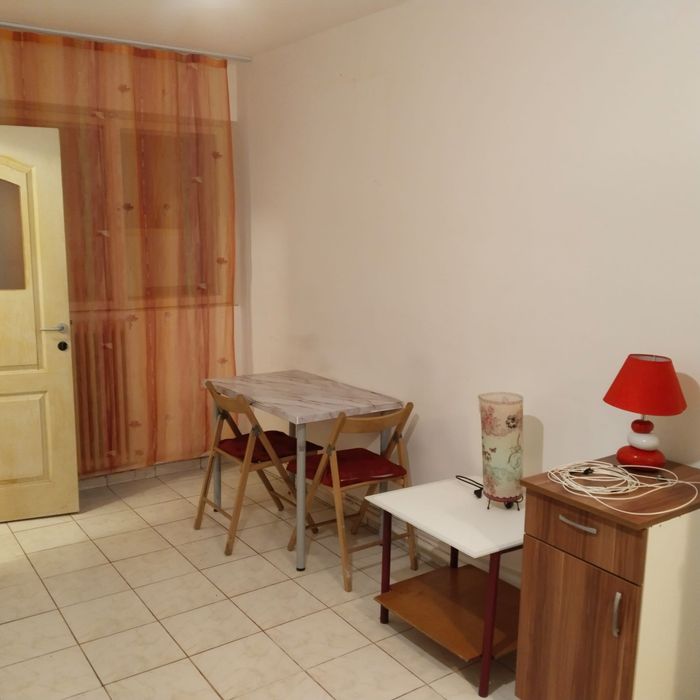 Garsoniera Tudor Vladimirescu în Campus (în spate la Iulius Mall)