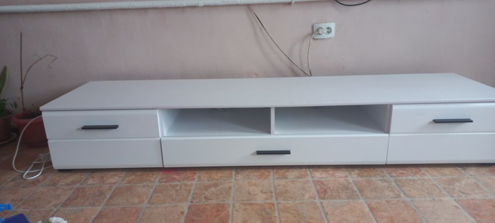 Продам тумбу под ТВ
